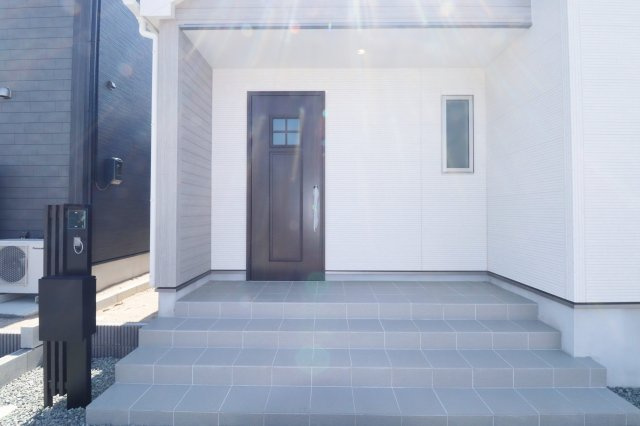 郡山市安積４丁目　　　１号棟　　　安積第３小学校、安積第２中学区の玄関