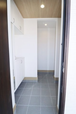 郡山市安積４丁目　　　１号棟　　　安積第３小学校、安積第２中学区の玄関