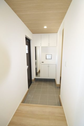 郡山市安積４丁目　　　１号棟　　　安積第３小学校、安積第２中学区の玄関