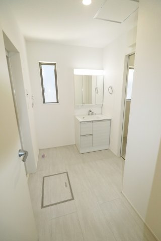 郡山市安積４丁目　　　１号棟　　　安積第３小学校、安積第２中学区の洗面所