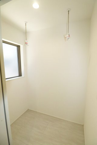 郡山市安積４丁目　　　１号棟　　　安積第３小学校、安積第２中学区の洗面所|室内物干し♪