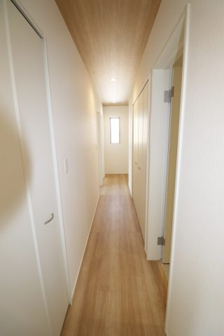 郡山市安積４丁目　　　１号棟　　　安積第３小学校、安積第２中学区の洋室