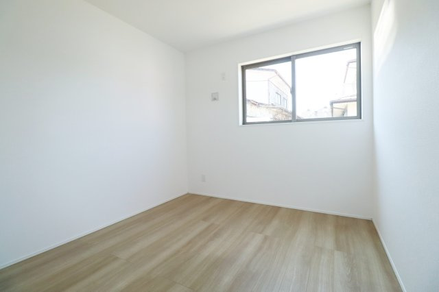 郡山市安積４丁目　　　１号棟　　　安積第３小学校、安積第２中学区の洋室