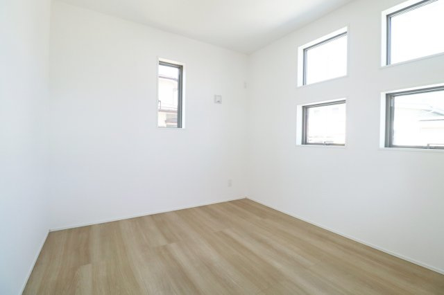 郡山市安積４丁目　　　１号棟　　　安積第３小学校、安積第２中学区の洋室