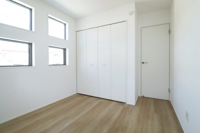 郡山市安積４丁目　　　１号棟　　　安積第３小学校、安積第２中学区の洋室