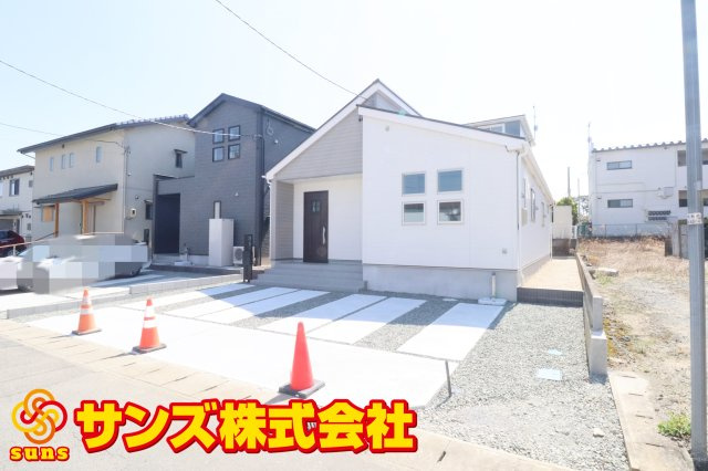 郡山市安積４丁目　　　１号棟　　　安積第３小学校、安積第２中学区の外観|北西側から見た駐車場を含む外観