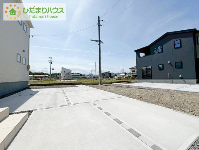 いわき市平南白土２期　新築戸建　3号棟の駐車場|ゆったりとしたカースペースで、ファミリーカーや軽自動車もラクラク駐車出来ますね♪