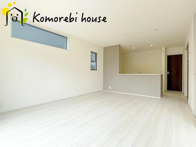 白岡市白岡　8期　新築一戸建て　リーブルガーデン　01の居間・リビング|おしゃれなリビングです