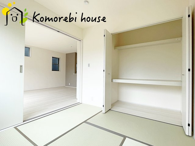 白岡市白岡　8期　新築一戸建て　リーブルガーデン　01の和室|明るい和室です