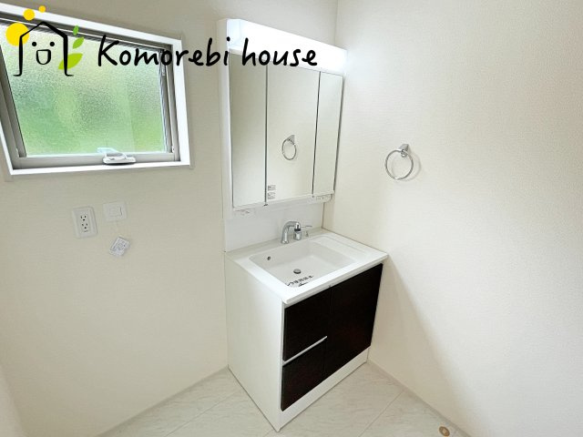 白岡市白岡　8期　新築一戸建て　リーブルガーデン　01の独立洗面台|独立洗面化粧台付き