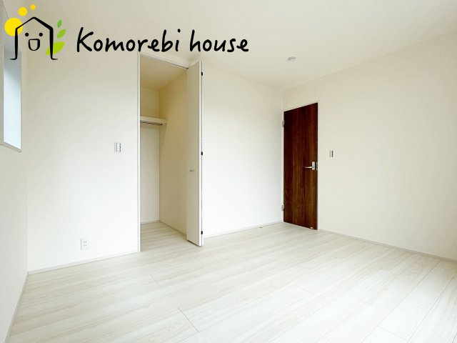白岡市白岡　8期　新築一戸建て　リーブルガーデン　01の寝室|ゆとりの広さです