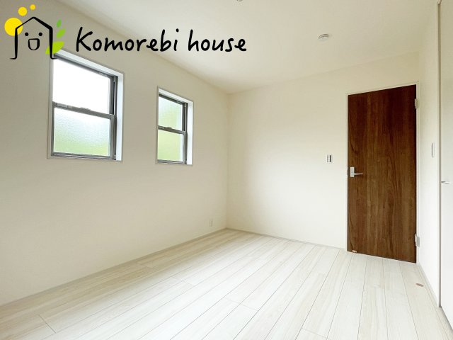 白岡市白岡　8期　新築一戸建て　リーブルガーデン　01の洋室|明るい洋室です