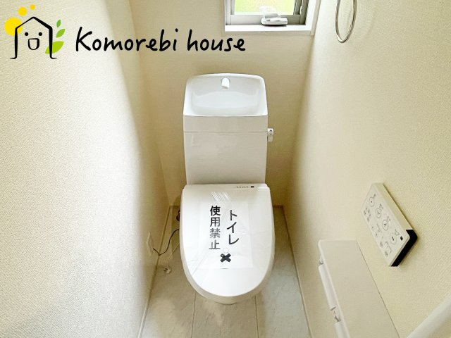 白岡市白岡　8期　新築一戸建て　リーブルガーデン　01のトイレ|清潔感のあるトイレです
