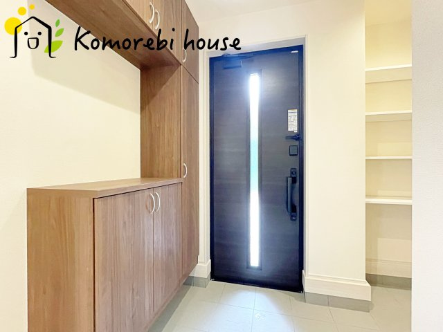 白岡市白岡　8期　新築一戸建て　リーブルガーデン　01の玄関|シンプルで使いやすい玄関です