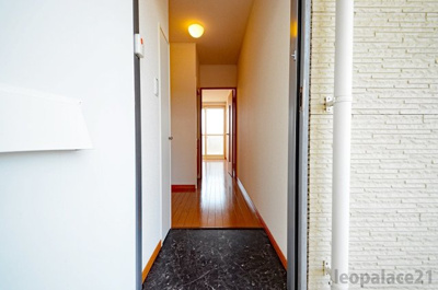 【玄関】 | レオパレスナカトミ | 物件同タイプの写真です。