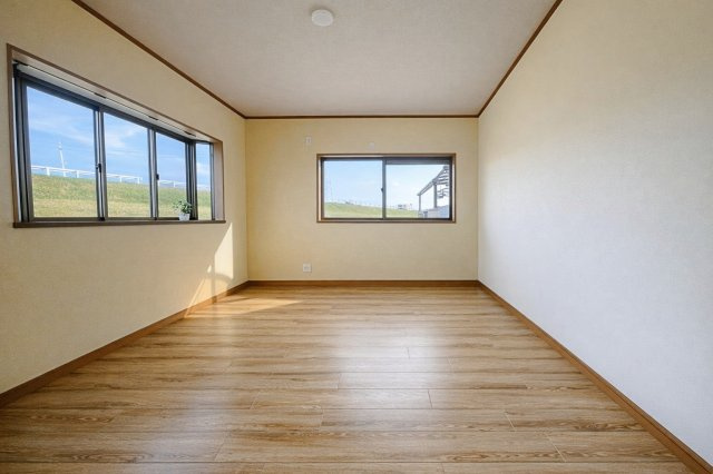 大塚町2丁目の洋室|【７．５帖】落ち着きがある主寝室や遊び心と可愛らしさが共存した子ども部屋など毎日過ごすプライベートな居室を寛げる空間に