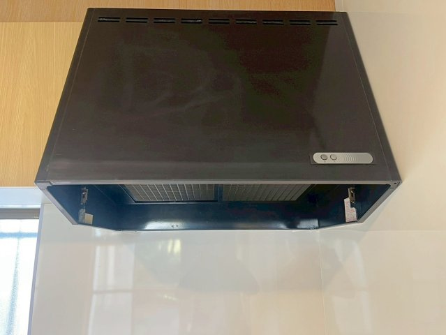 大塚町2丁目の設備|【レンジフード】お手入れしやすいレンジフード完備。油汚れや煙もサッと掃除でき、いつでも清潔で気持ちの良いキッチンを保てます。
