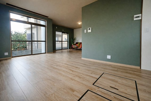 大塚町2丁目の居間・リビング|【１９帖】プライベート性を保ちながらも家族の集いとふれあいが自然と生まれるコミュニケーションを育むリビングを考えました。