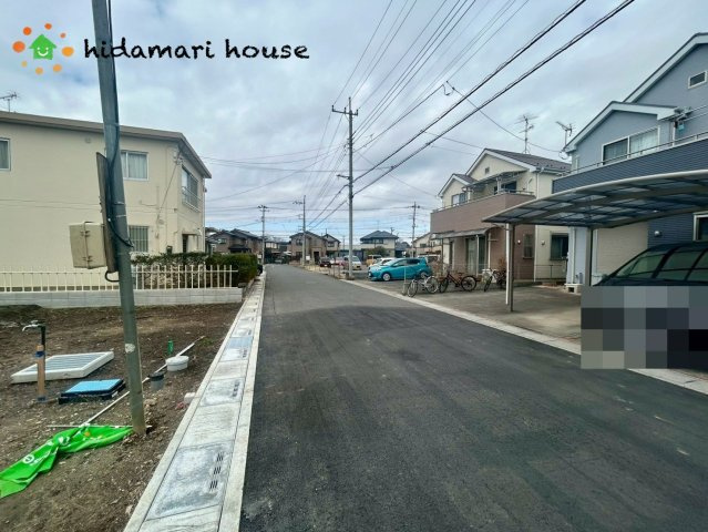伊奈町栄1丁目46番第1期　新築戸建　ハートフルBの前面道路含む現地写真