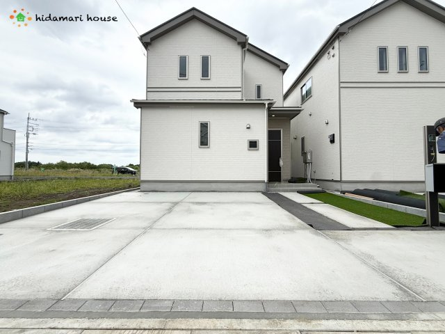 伊奈町栄1丁目46番　新築戸建　ハートフルBの駐車場
