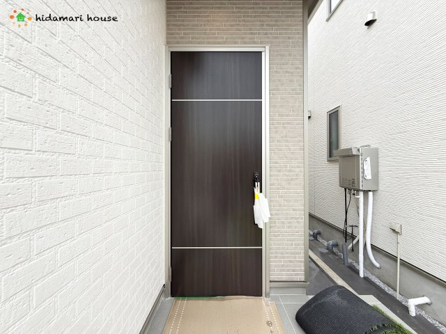 伊奈町栄1丁目46番　新築戸建　ハートフルBの玄関