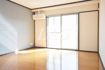 【居間・リビング】 | グリーンテラス木下 | 洋室のお部屋です。