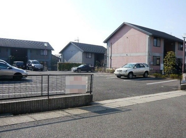 アミティ植田Ａの駐車場