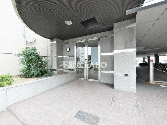 ドミール喜連のエントランス