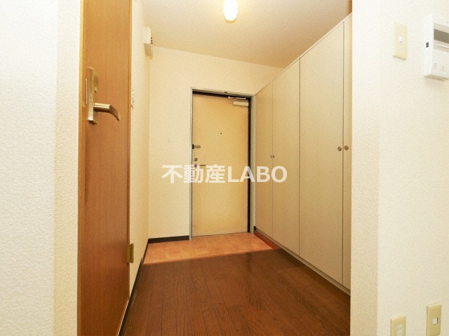 ドミール喜連の玄関