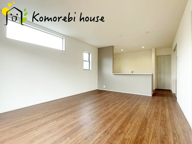 白岡市白岡　8期　新築一戸建て　リーブルガーデン　02の居間・リビング|居間です