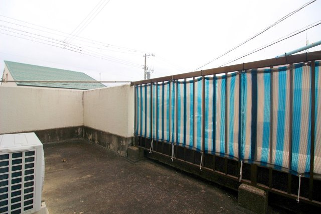 ■□旗ヶ崎1丁目RC戸建□■のバルコニー|広々としたバルコニーあり。洗濯物干しにも最適です。