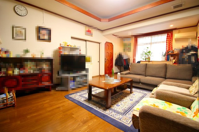 ■□旗ヶ崎1丁目RC戸建□■の居間・リビング|広々したリビング約17.5帖になります。