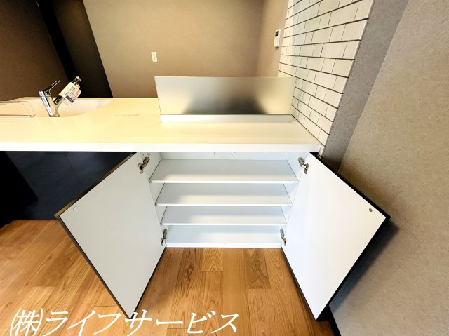 【キッチン】 | ユニライフ北大阪２号棟 | キッチン両側に収納あり