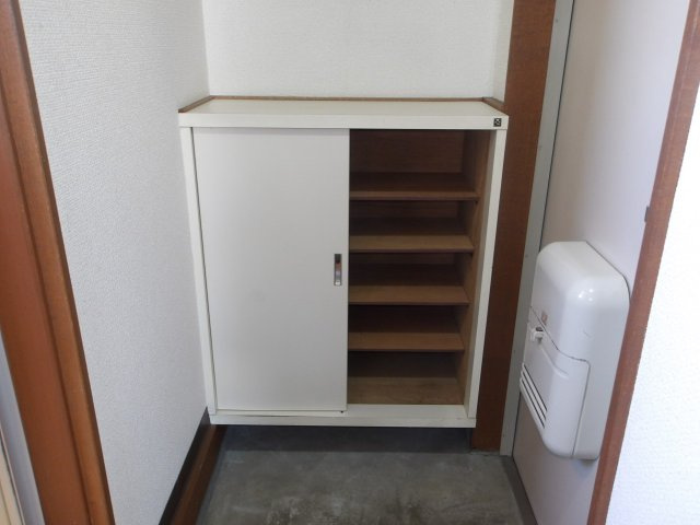 ウィスタリアD.Cの玄関