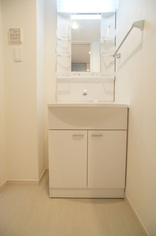 リブリ・OGW蕨 Ⅱ の独立洗面台|別部屋参考写真となります