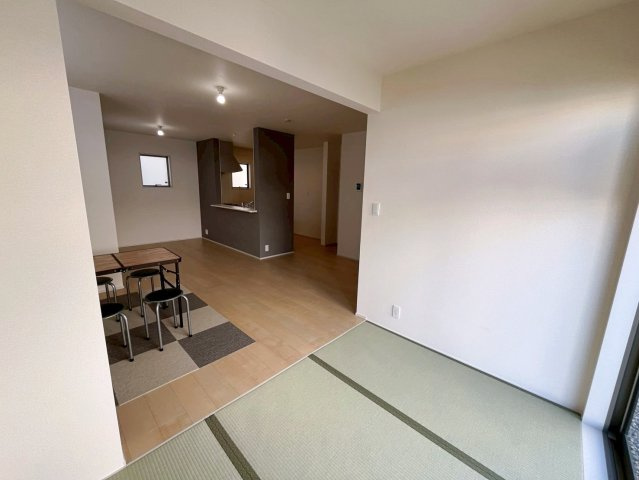 リーブルガーデンうるま市与那城屋慶名　2号棟の和室|タタミコーナー3帖