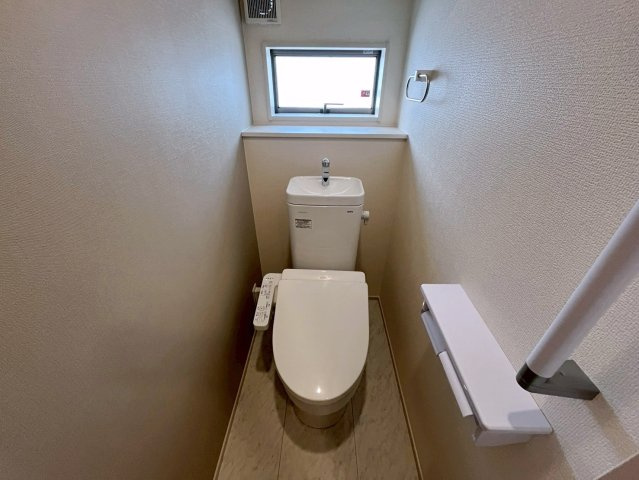 リーブルガーデンうるま市与那城屋慶名　2号棟のトイレ