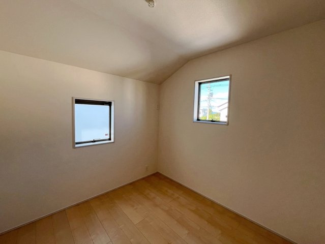 リーブルガーデンうるま市与那城屋慶名　2号棟の洋室|4.5帖