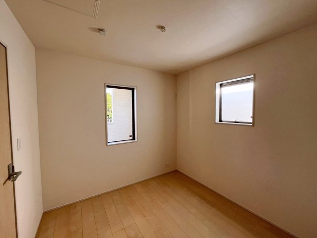 リーブルガーデンうるま市与那城屋慶名　2号棟の洋室|5.2帖