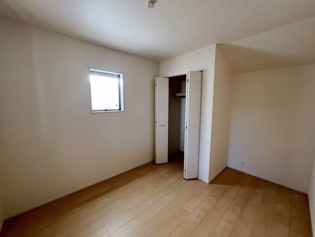 リーブルガーデンうるま市与那城屋慶名　2号棟の洋室|5.2帖