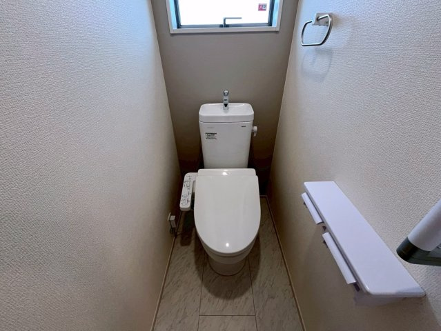 リーブルガーデンうるま市与那城屋慶名　2号棟のトイレ|2階トイレ