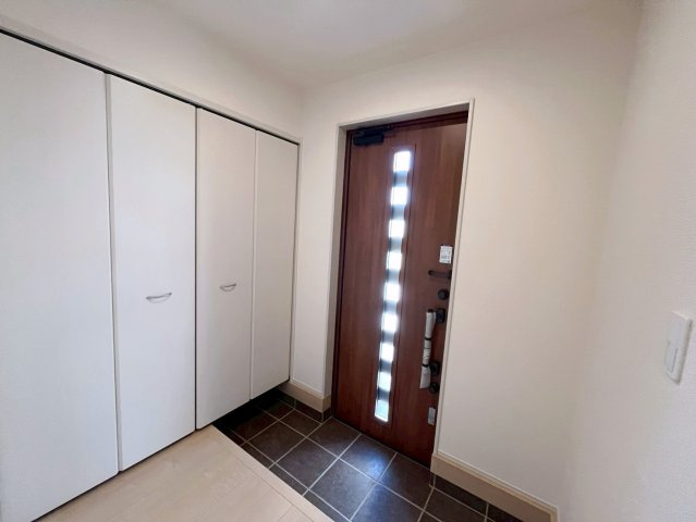 リーブルガーデンうるま市与那城屋慶名　2号棟の玄関