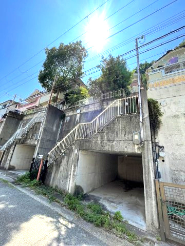 灘区篠原台　の外観|4LDK+車庫
お気軽にお問い合わ下さい