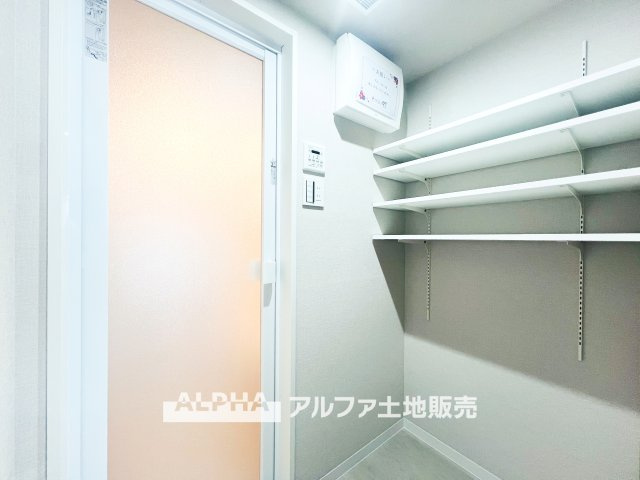 レクセルプラザ昭島のランドリースペース|【Laundry space】
◆ランドリースペース◆広々した空間で雨の日でも十分に洗濯物を乾かすことが出来ます。バスルームには浴室換気乾燥機も付いているので重宝しますね。