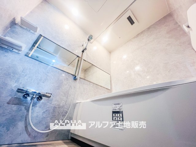 レクセルプラザ昭島の浴室|【Water heater】
◆給湯器◆追い炊き機能付きで、いつでも心地よい温度のお風呂に。家族それぞれの時間に合わせて、ゆったりとくつろげます。
