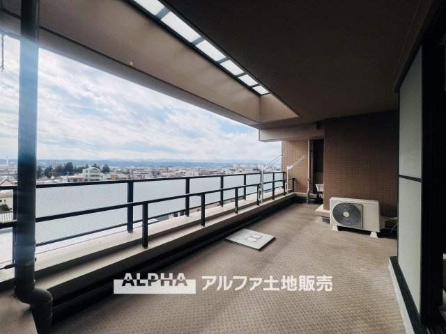 レクセルプラザ昭島のバルコニー|【roof balcony】
◆ルーフバルコニー◆外とつながるゆとりののある暮らし。室内とは違う空気感が、日々の生活にほどよい変化を与えてくれます。