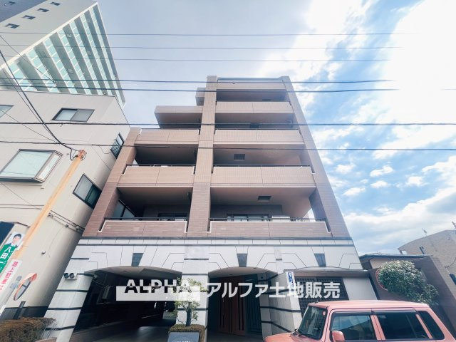 レクセルプラザ昭島の外観|【A cozy space】◆余白のある暮らし◆
人を招いても、ひとりで過ごしても心地よい住空間。
温もりを感じるこの場所が、暮らしの輪郭をやさしく描いていく。