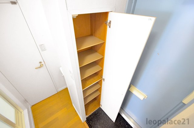 レオパレス若松の内装|靴箱