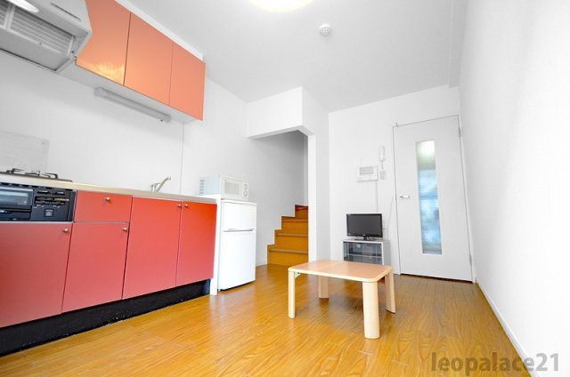 レオパレス若松の居間・リビング|実際のお部屋と異なる場合がございます