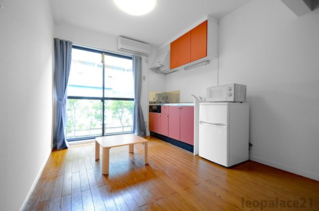 レオパレス若松の居間・リビング|実際と異なる場合がございます。